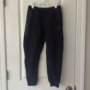 Youth Nike Tech Fleece Joggers, size M